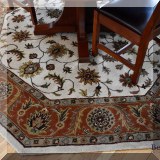 DR01. Octagonal wool rug. Approx. 8' x 8' 